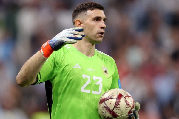 莫佩調侃撞傷萊諾成就大馬?。骸半y道他不應該對我心存感激嗎？”